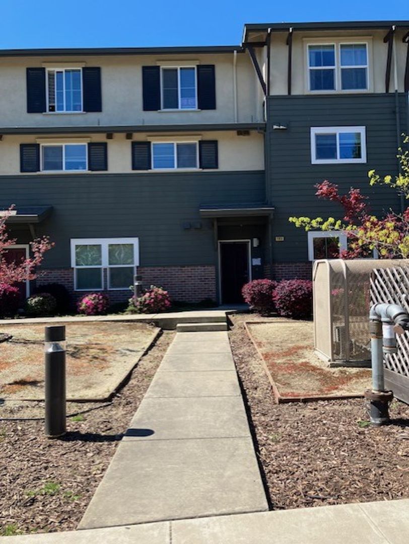 Sacramento Condo: 5497 Carlson Dr