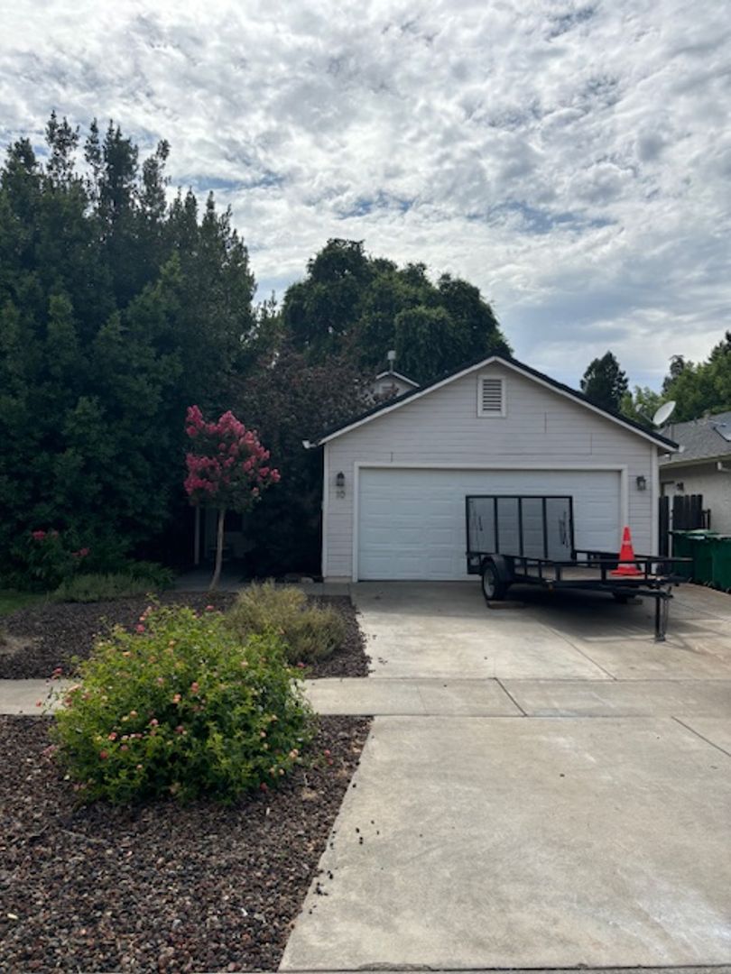 Chico House: 10 N Valley Court