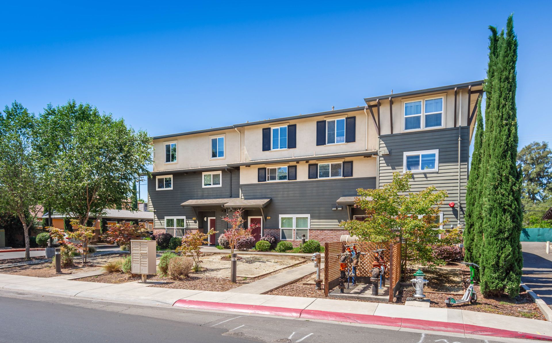 Carlson Dr 3 of 12