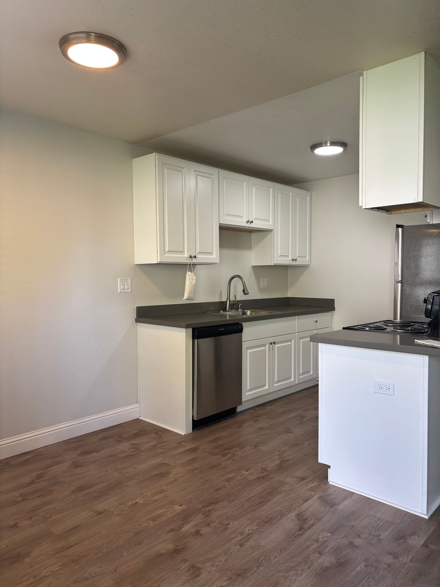 Woodland Apartment: 404 W. Cross St.