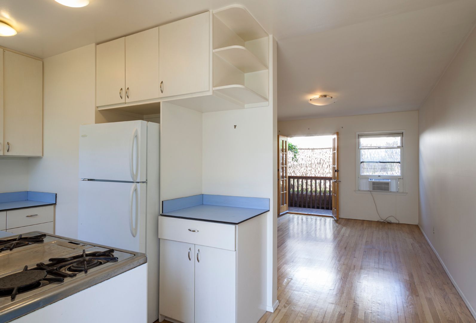 Los Angeles Apartment: 1916-1918 Whitley Ave.