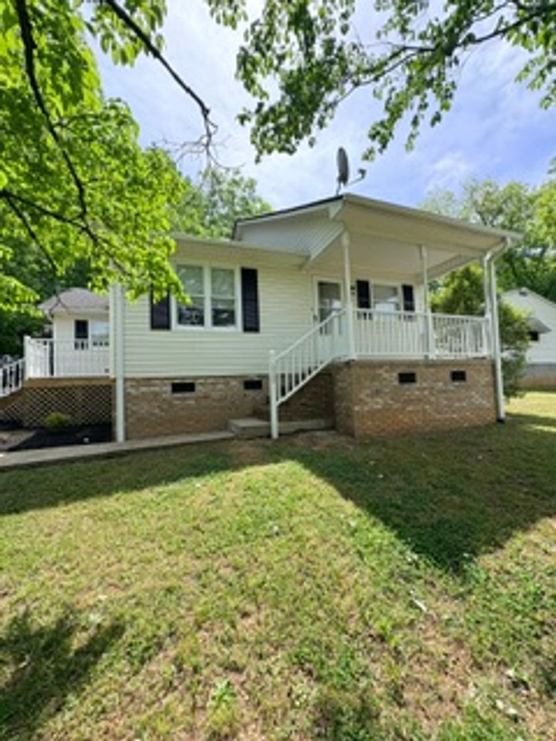 Greer House: 628 Arlington Rd