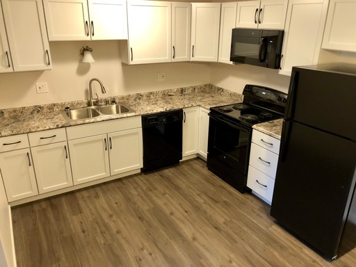 2 Bed 1 Bath Upper With Den Open Concept