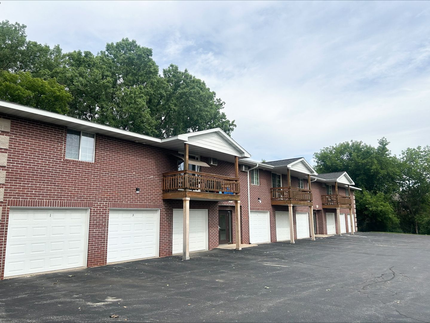 Green Bay Apartment: 1516 & 1518 Redstone Trail