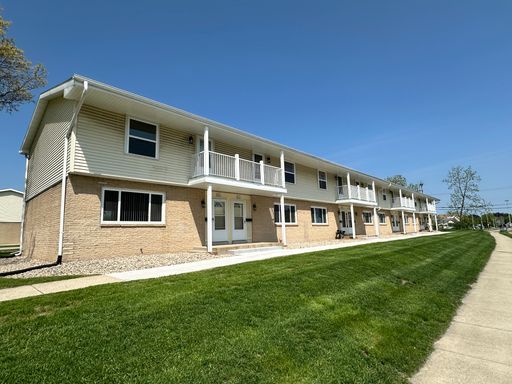 3 Bed 1.5 Bath Townhome – photo 1