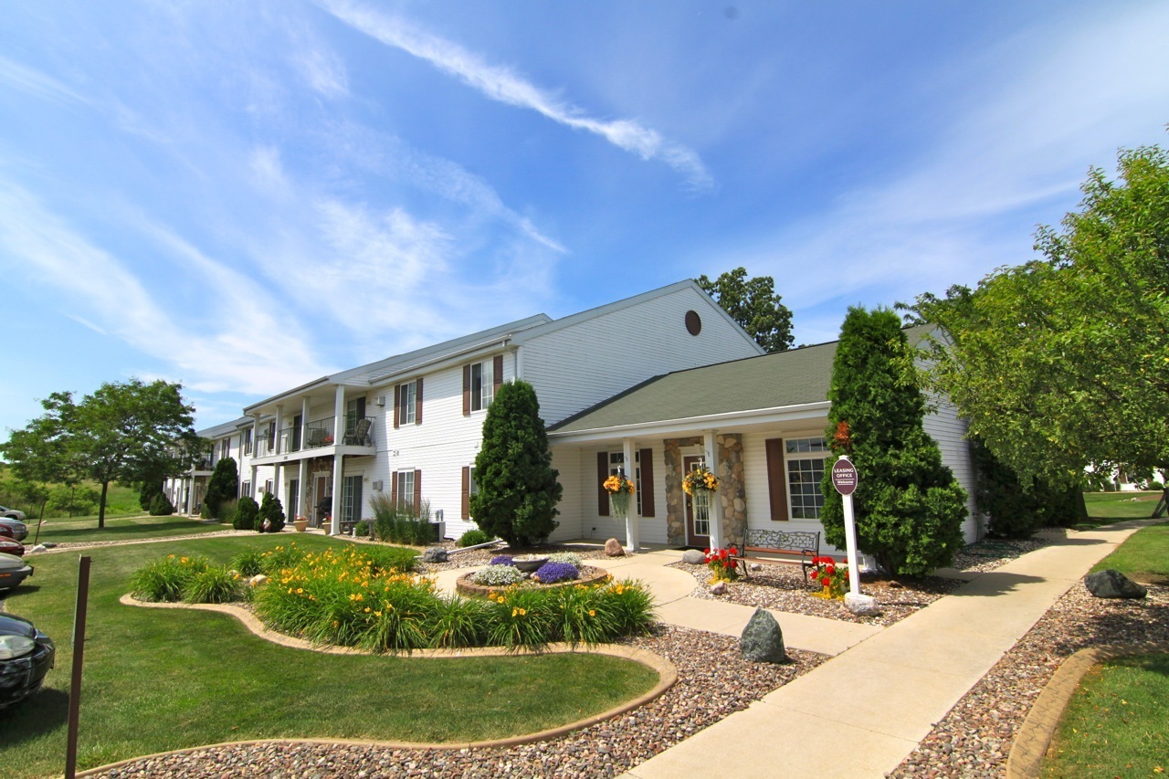 Sheboygan Apartment: 2114 2210 Meadowland Drive