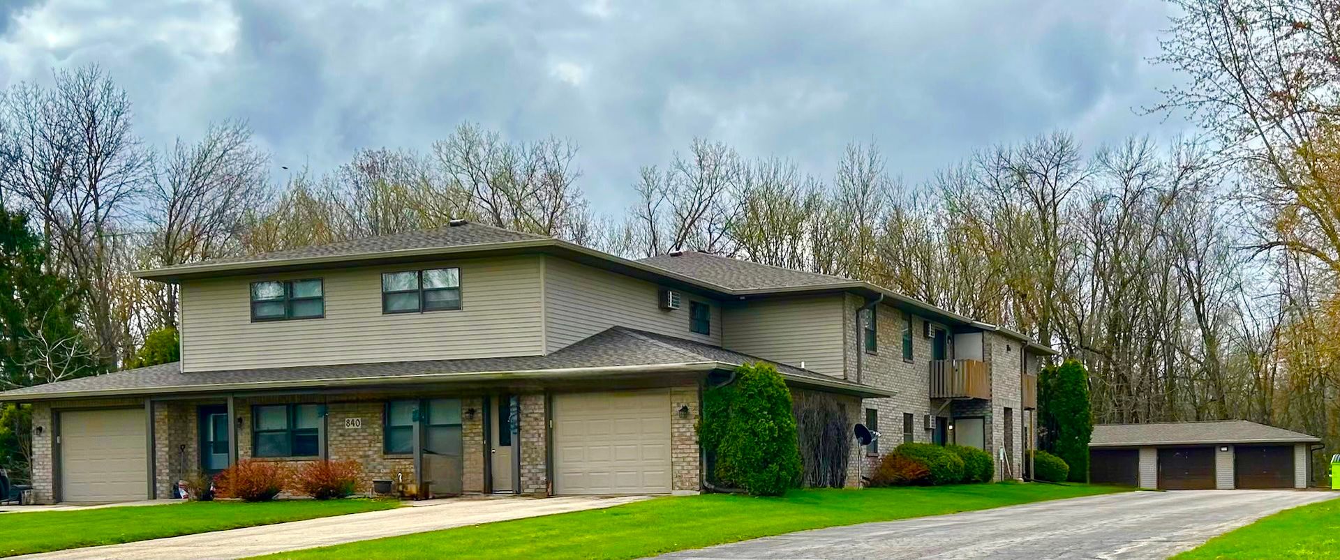 New London Apartment: 840 E. Beacon Avenue