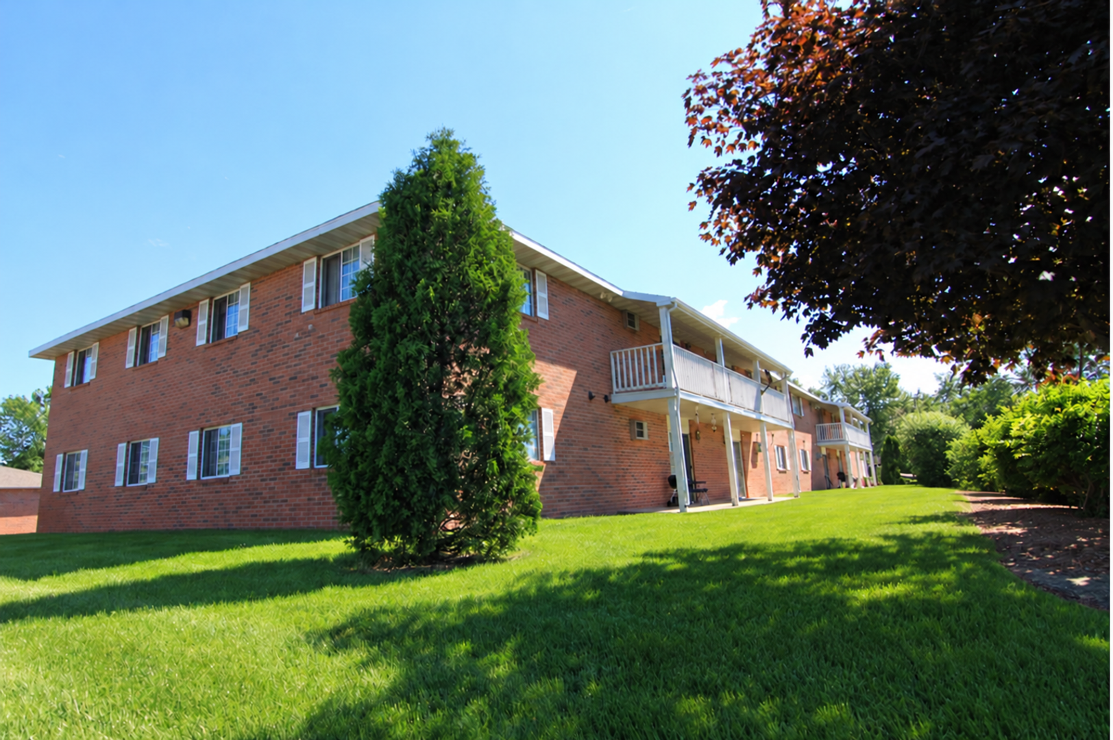 Menasha Apartment: 1300-1350 Lucerne Drive