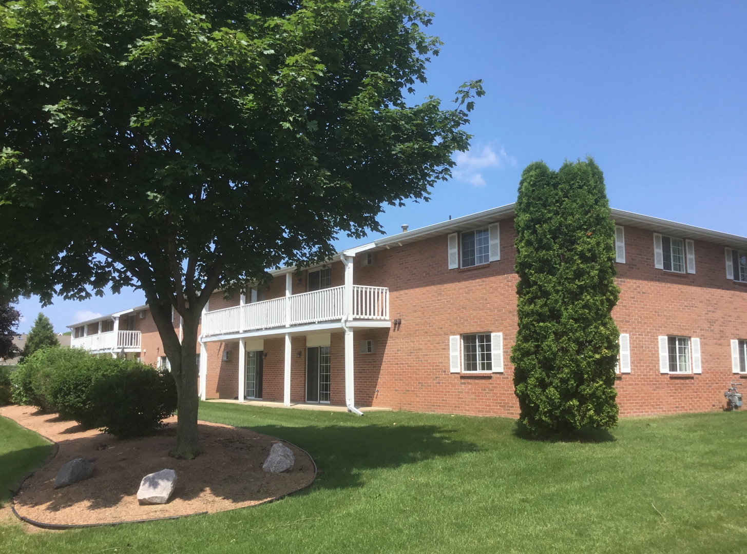 Menasha Apartment: 1300-1350 Lucerne Drive