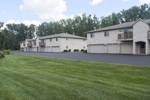 2 Bed 2 Bath Lower w/2 car garage – photo 1