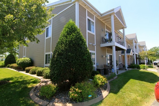 $1000 MOVE IN BONUS 2 Bed 2 Bath Upper (Odyssey) W/ Fireplace, Whirlpool tub – photo 1