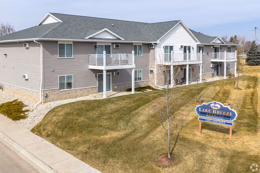 2 Bed 2 Bath Rental at 1154 S. Wells Street 4, Lake Geneva, WI – photo 1
