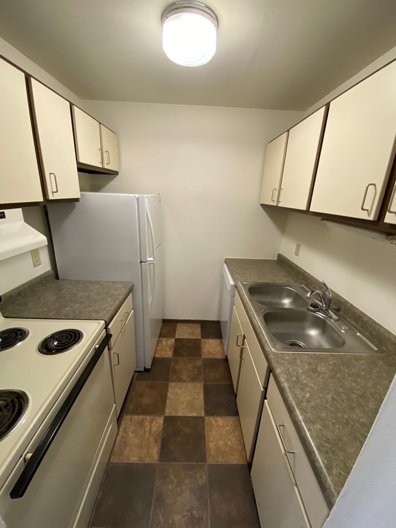 Village Apartments (St. Pt.)