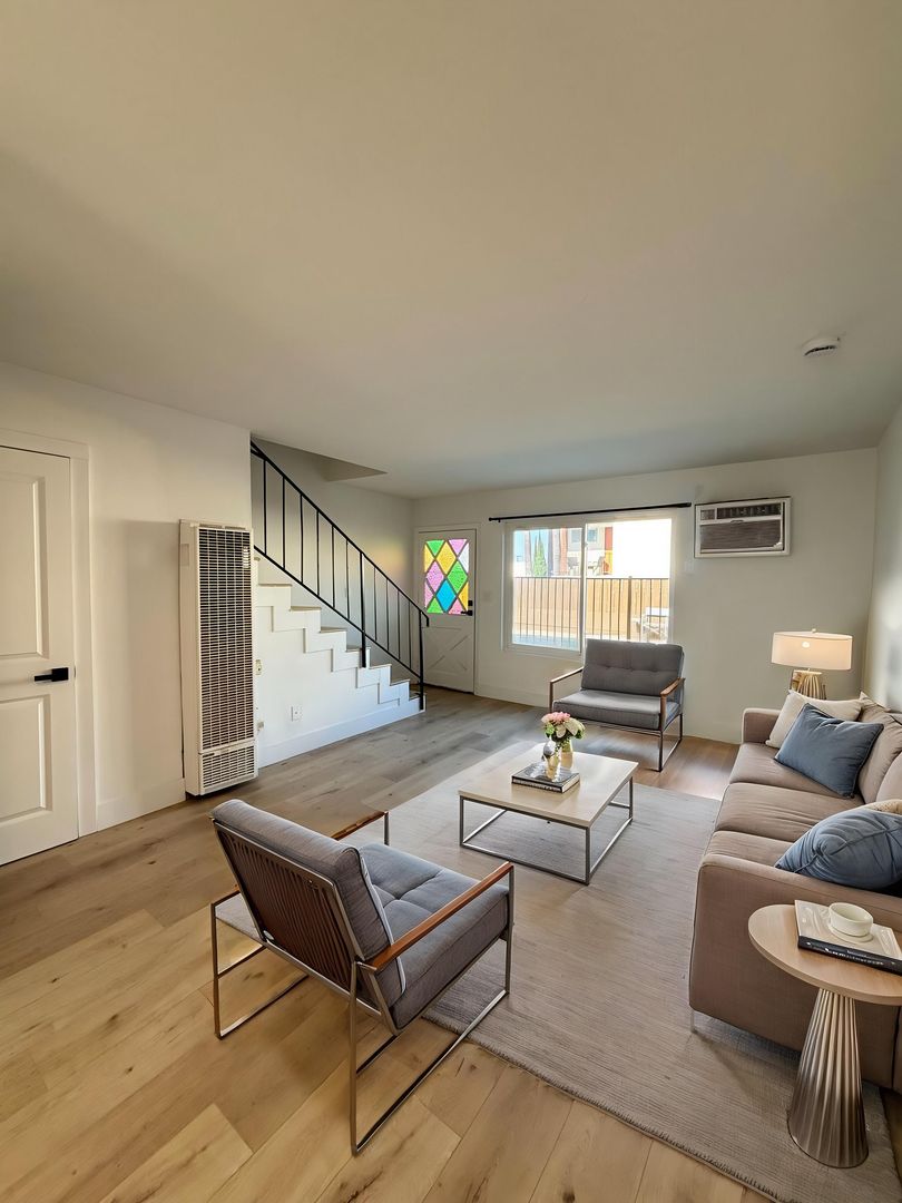 La Mirada Apartment: 14939 Gagely Dr