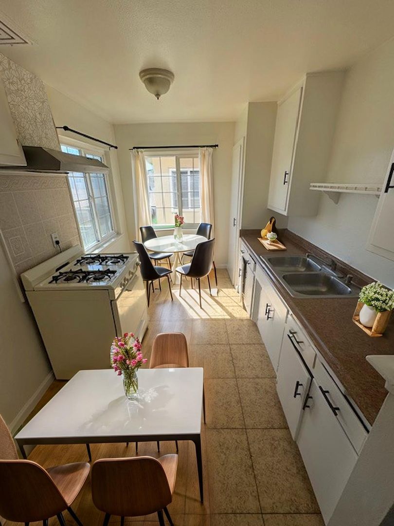 Garden Grove Apartment: 9661 Maureen Dr.,#A