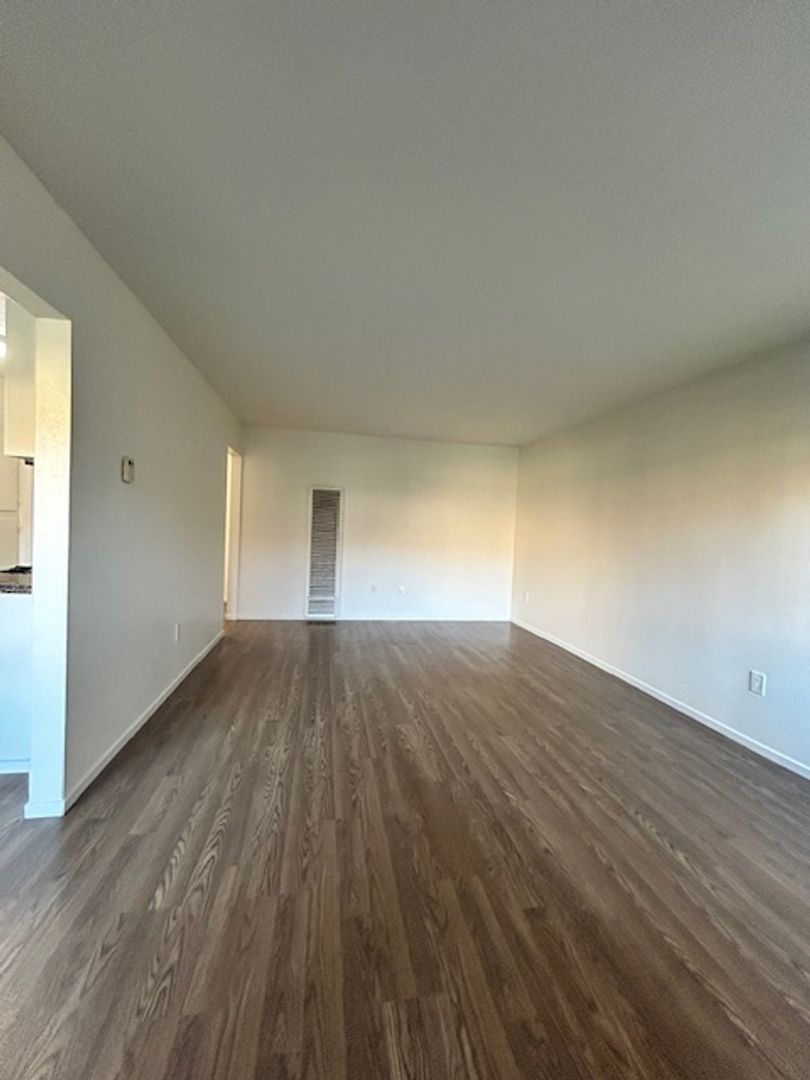 Anaheim Apartment: 1521 E. Canfield Ln.,#1