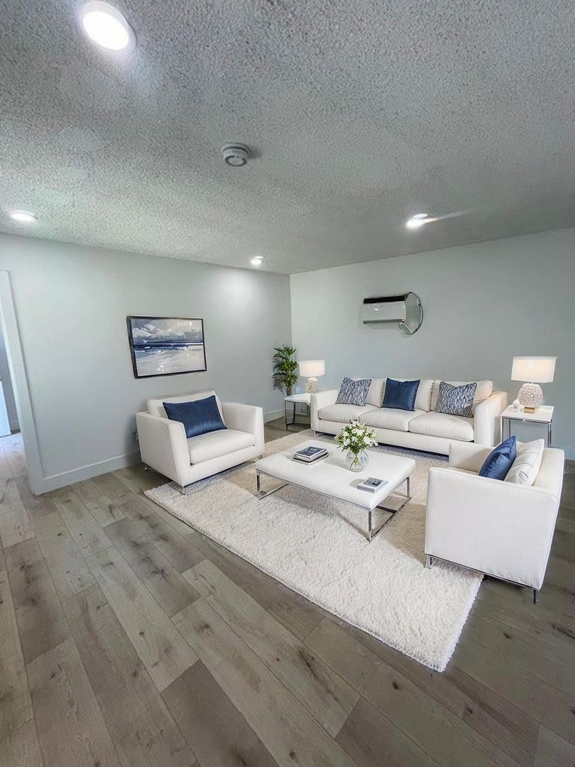 Fullerton Apartment: 705 E Santa Fe