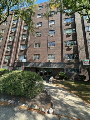 Great studio apartment in convenient location - rarely available! – photo 1