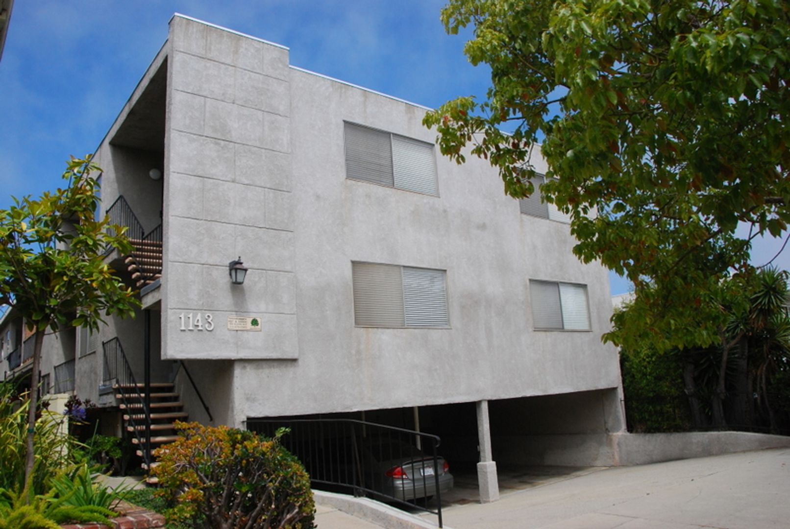 Santa Monica Apartment: 1143 -10th St