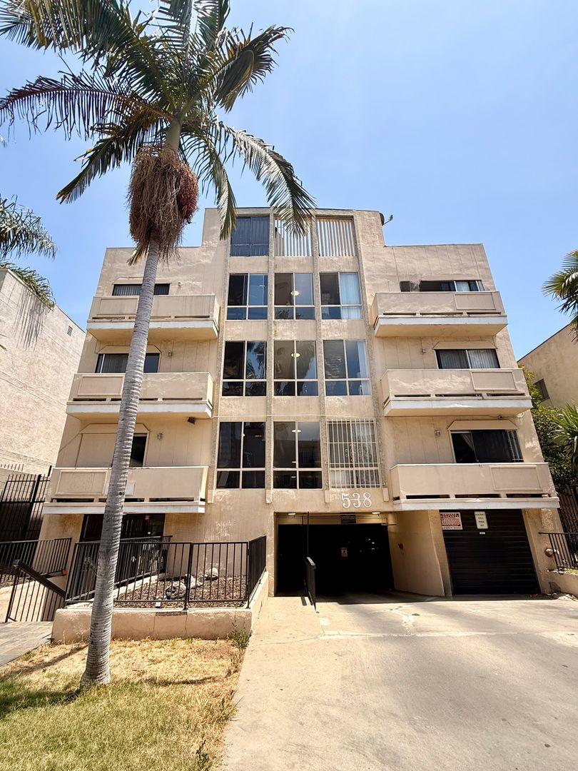 Los Angeles Apartment: 538 S. Oxford St - 107