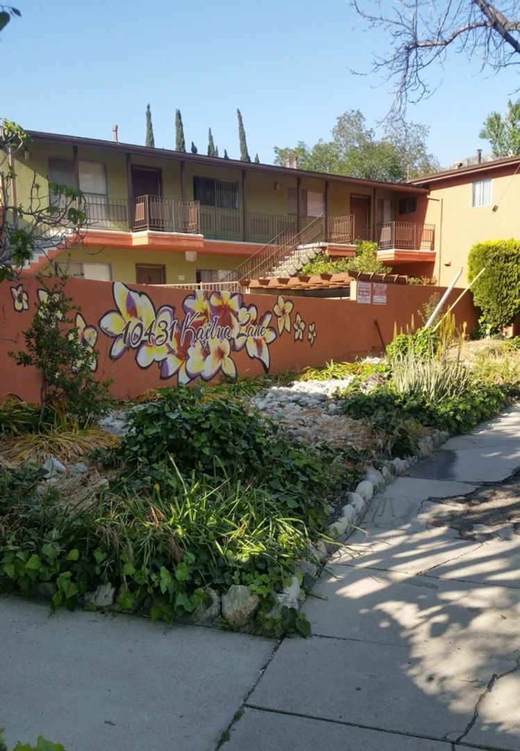 Tujunga CA Apartment: 10431 Kailua Lane
