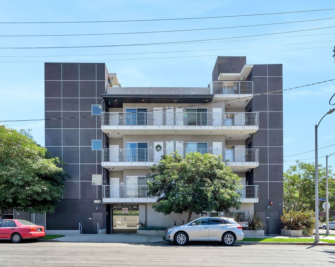 Los Angeles Apartment: 11776 Idaho Ave