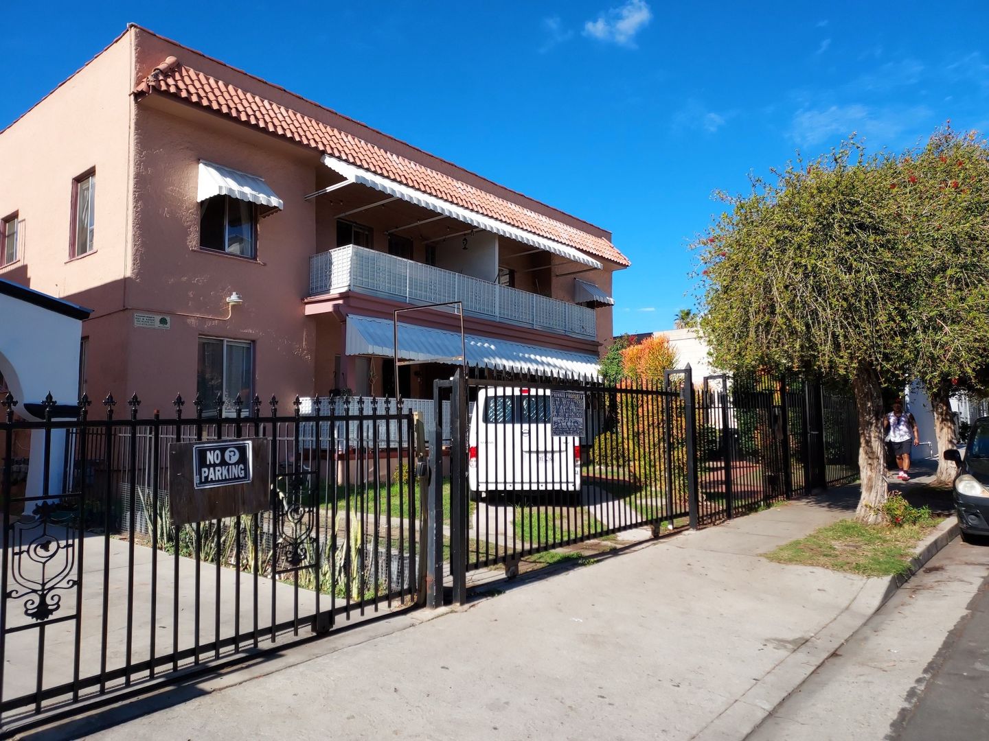 Los Angeles Apartment: 1645 N Harvard Blvd
