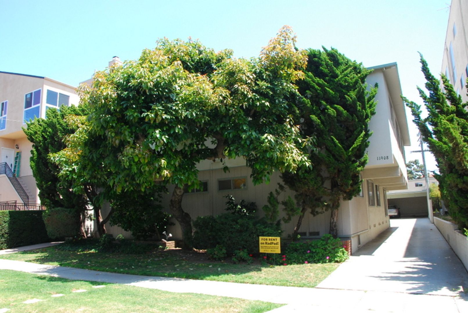 Los Angeles Apartment: 11908 Kiowa Ave