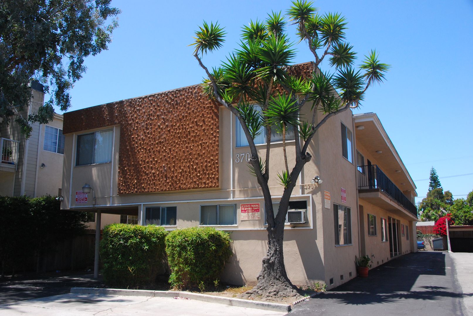 Los Angeles Apartment: 3709 Midvale Ave