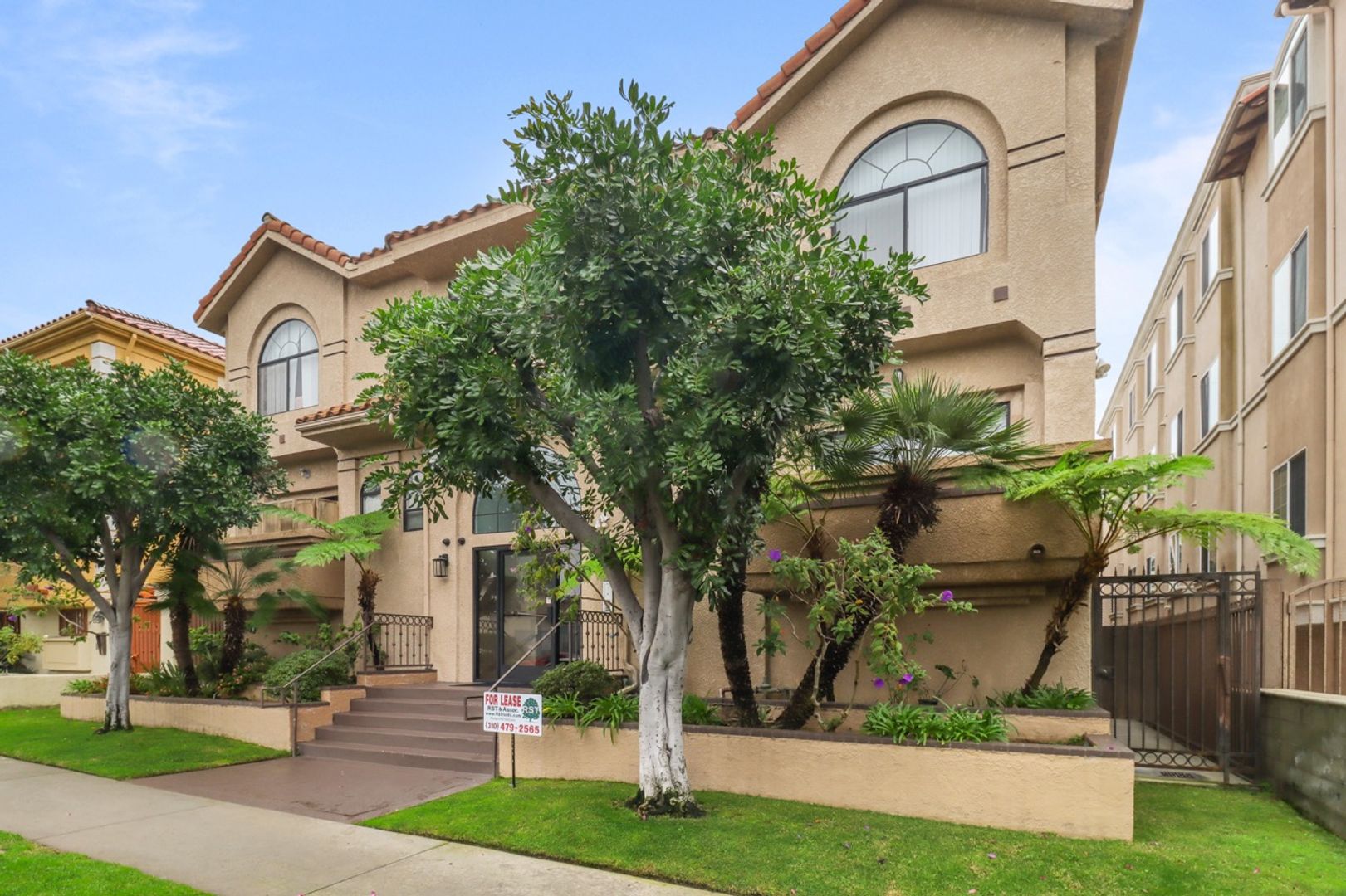 Los Angeles Apartment: 7040 Flight Ave.