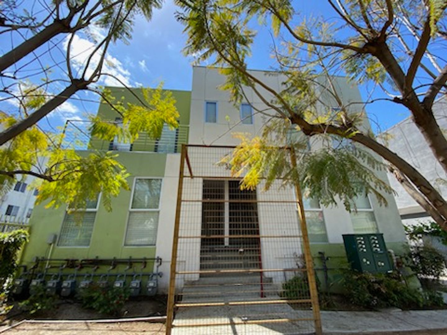 Los Angeles Apartment: 309 S Berendo St