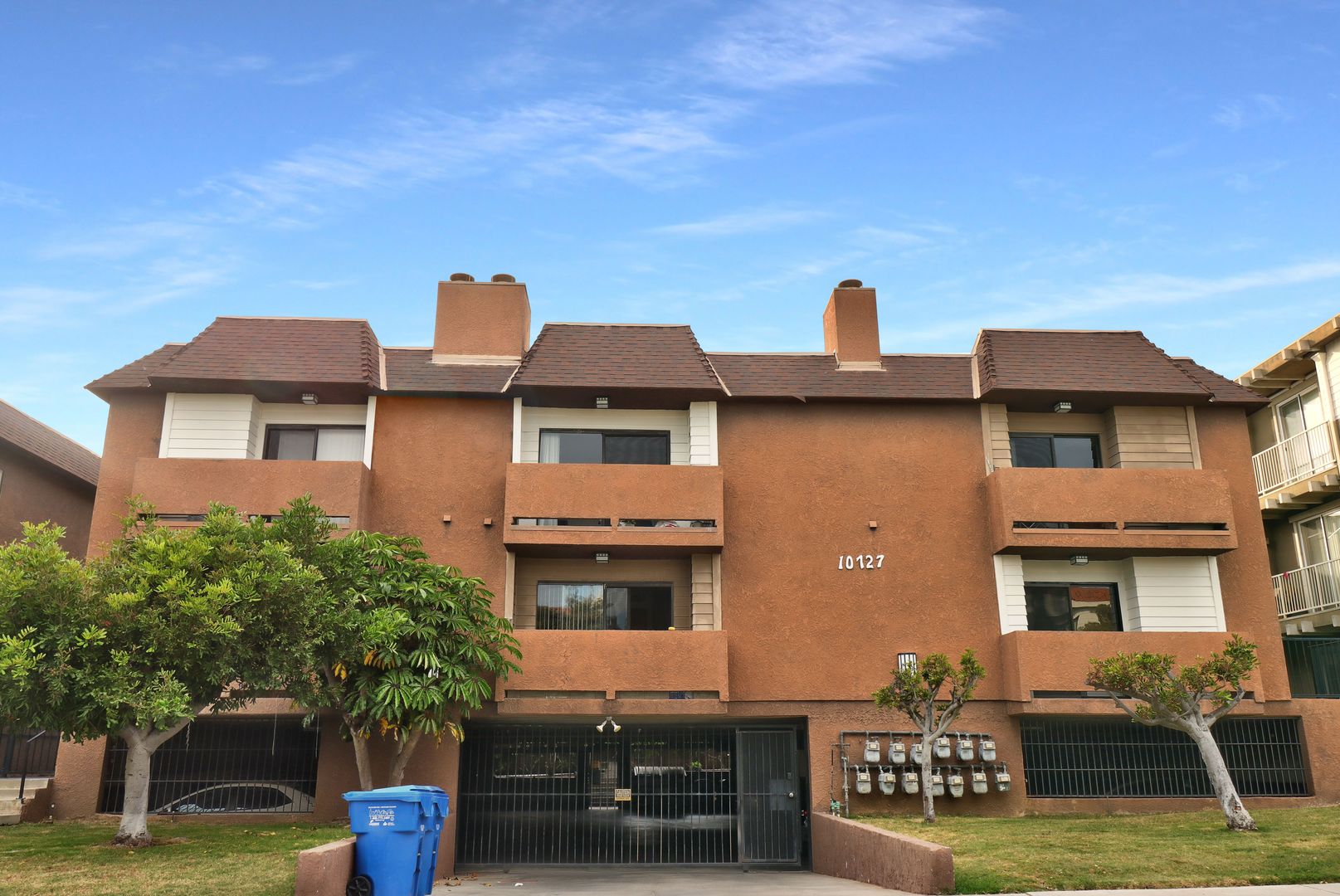 Los Angeles Apartment: 10727 - 31 Lawler St