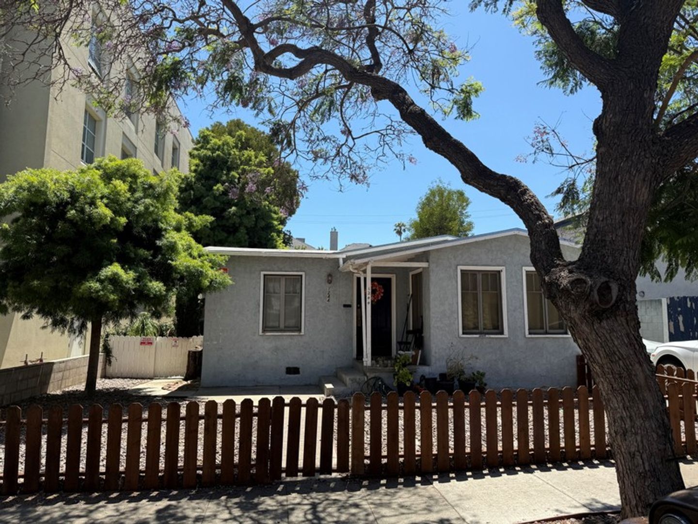 Santa Monica Apartment: 1244 21st St