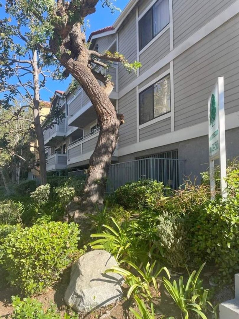 Sherman Oaks Apartment: 4608 Vista Del Monte