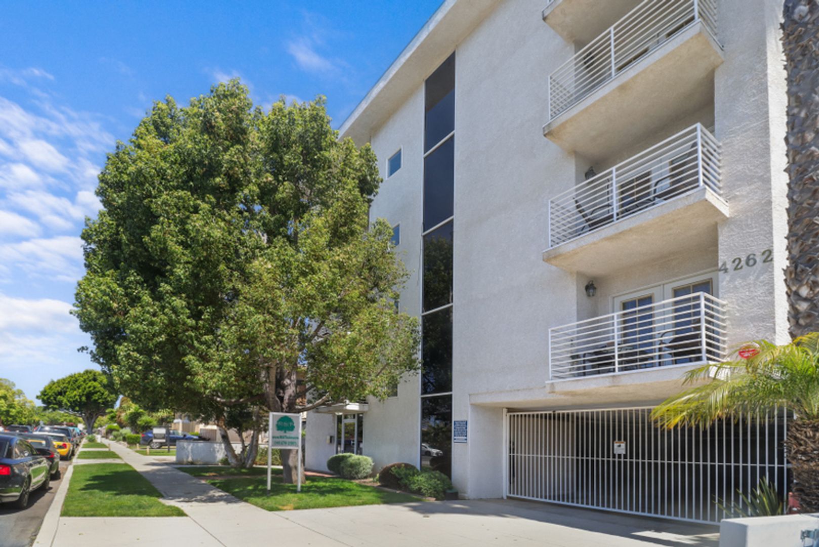 Los Angeles Apartment: 4262 Lindblade Dr