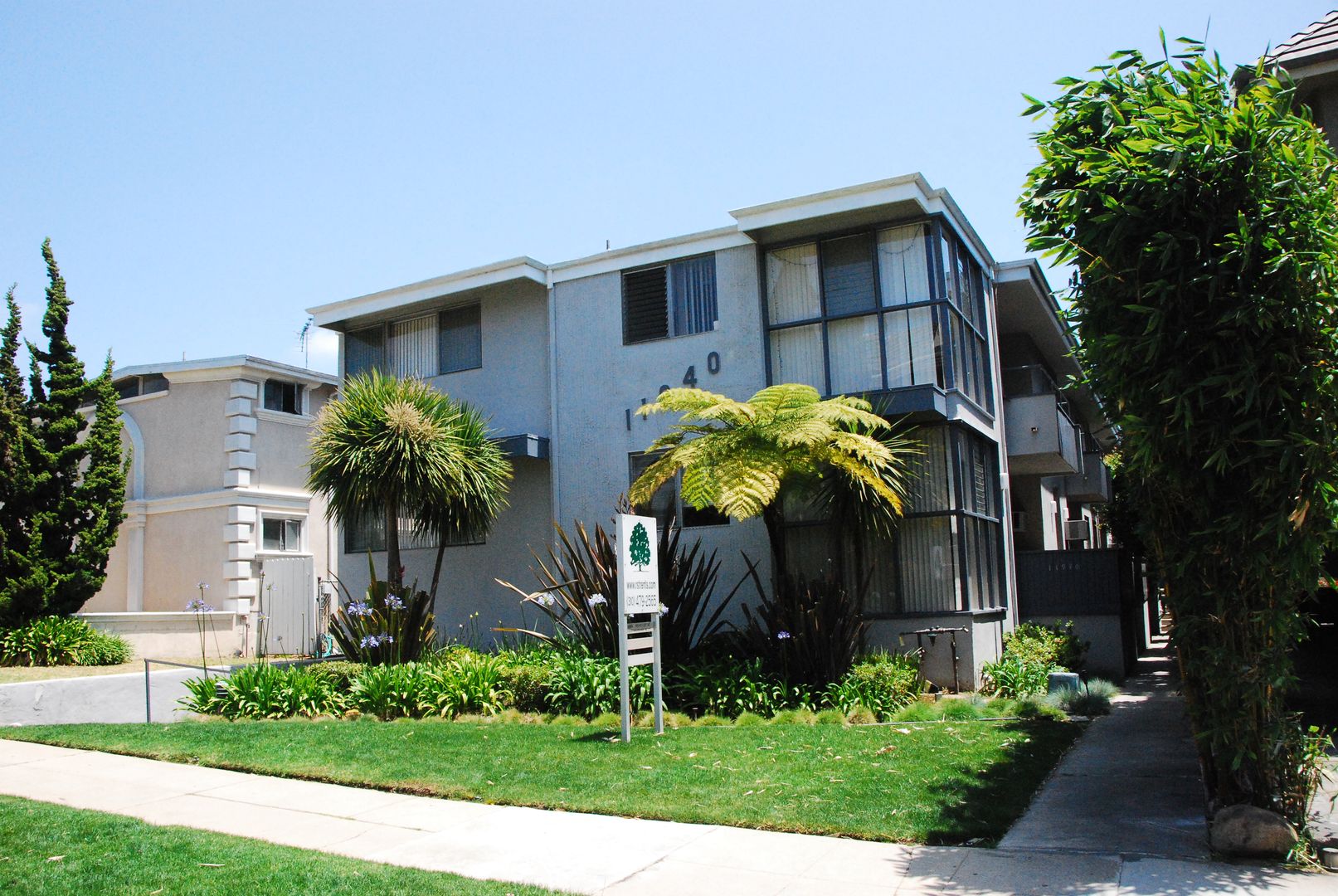 Los Angeles Apartment: 11940 Dorothy St