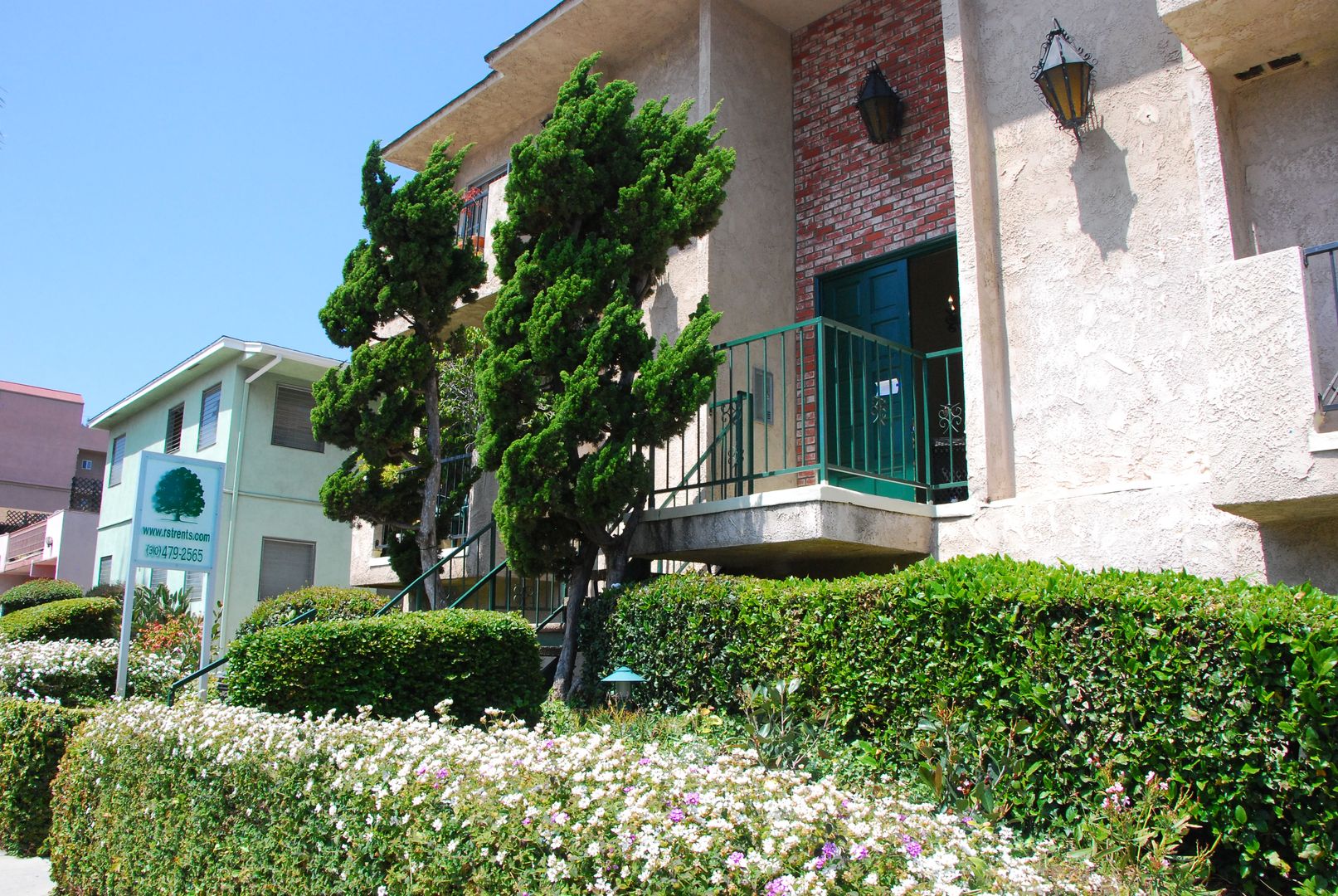 Los Angeles Apartment: 1530 Corinth Ave.
