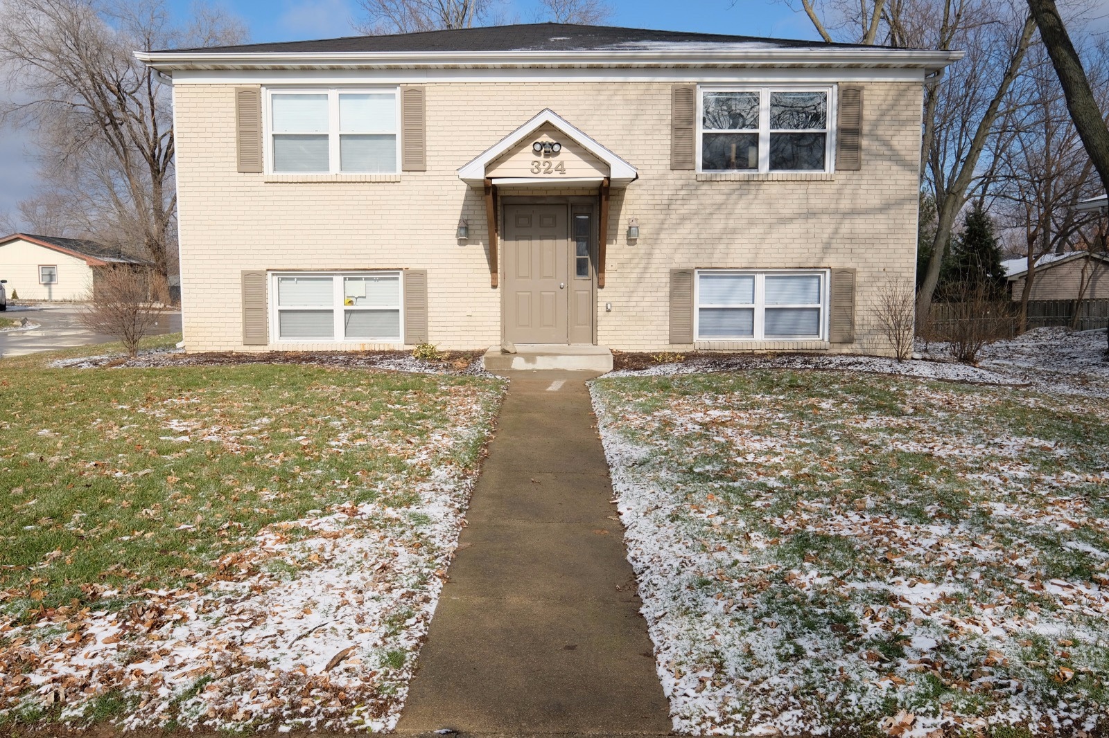 Bloomington Apartment: 324 Riley Dr.