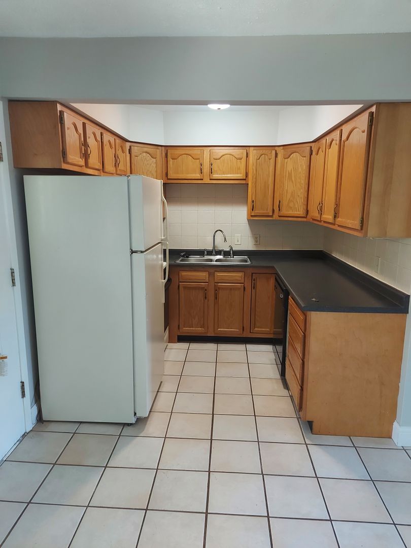 Bloomington Apartment: 703 Jersey Ave.