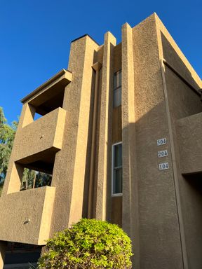 Scottsdale Remodeled Condo 1Bed/1Bath Overlooking Pool – photo 1