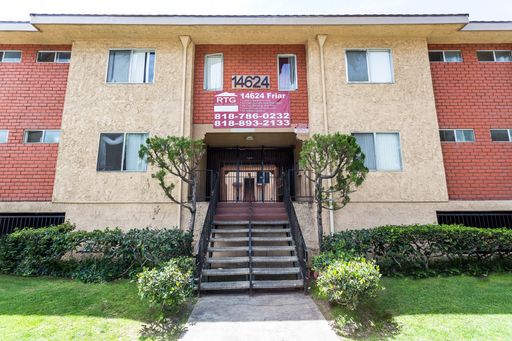1 Bedroom, 1 Bath in Van Nuys – photo 1