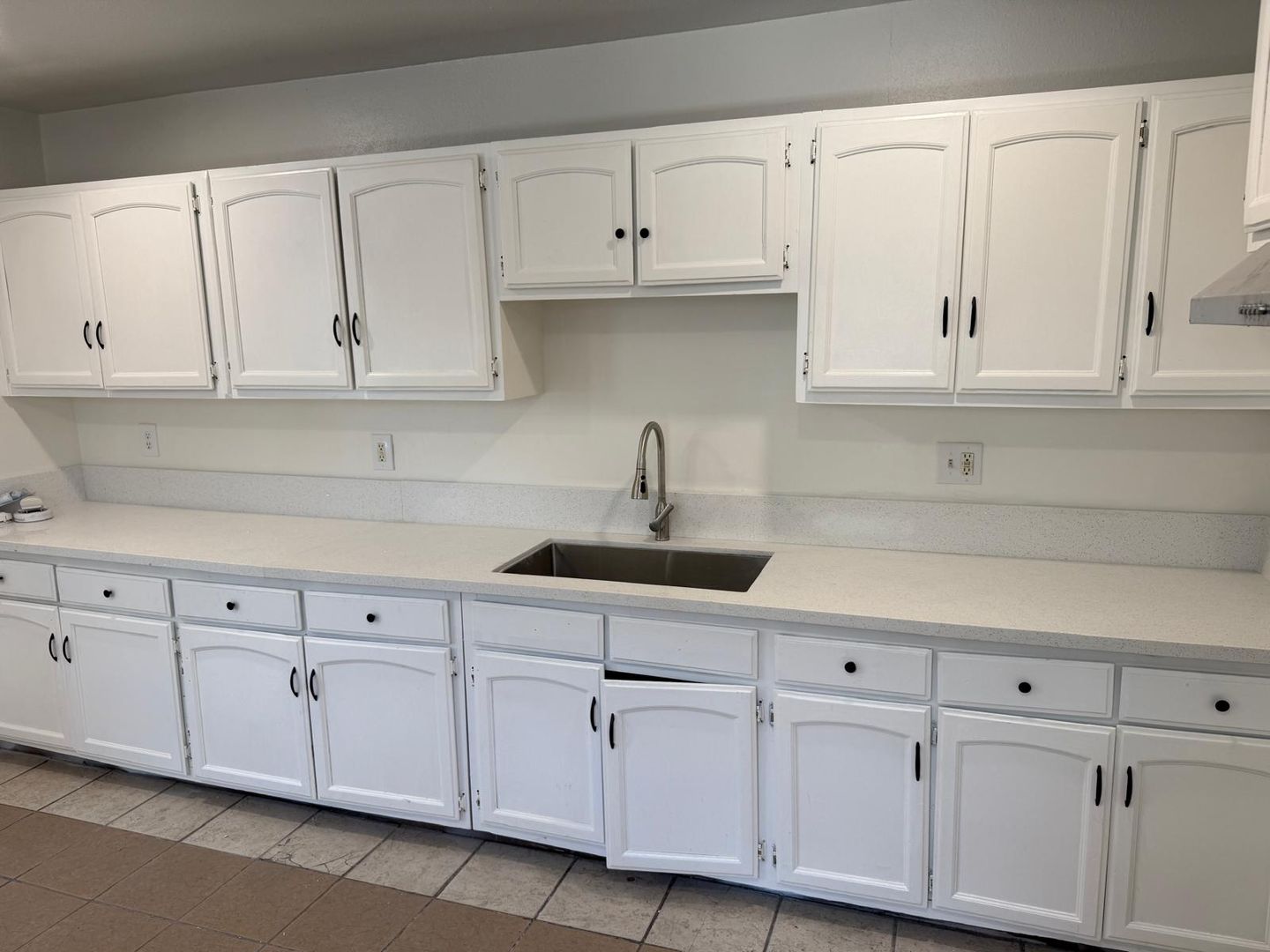 LOS ANGELES Apartment: 6210 VERMONT AVE.