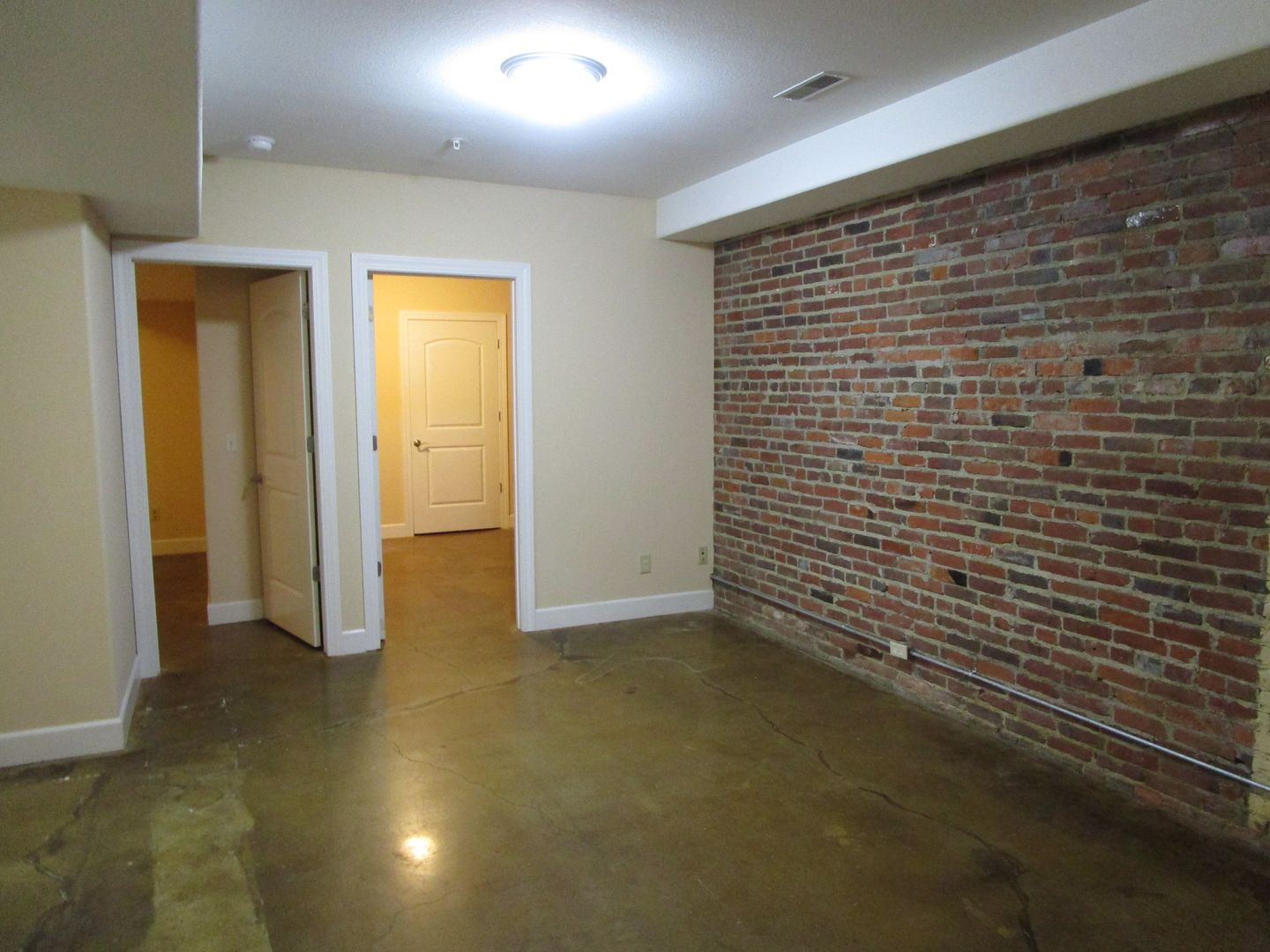 Columbia Apartment: 810 E. Broadway