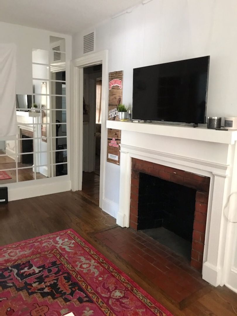 Greenville House: 203 S Library