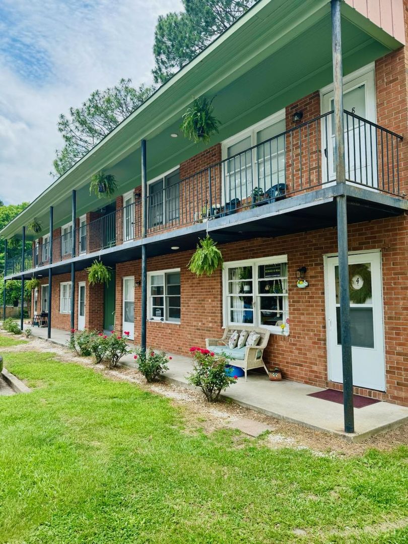 Greenville House: 1803 E Sixth St #6