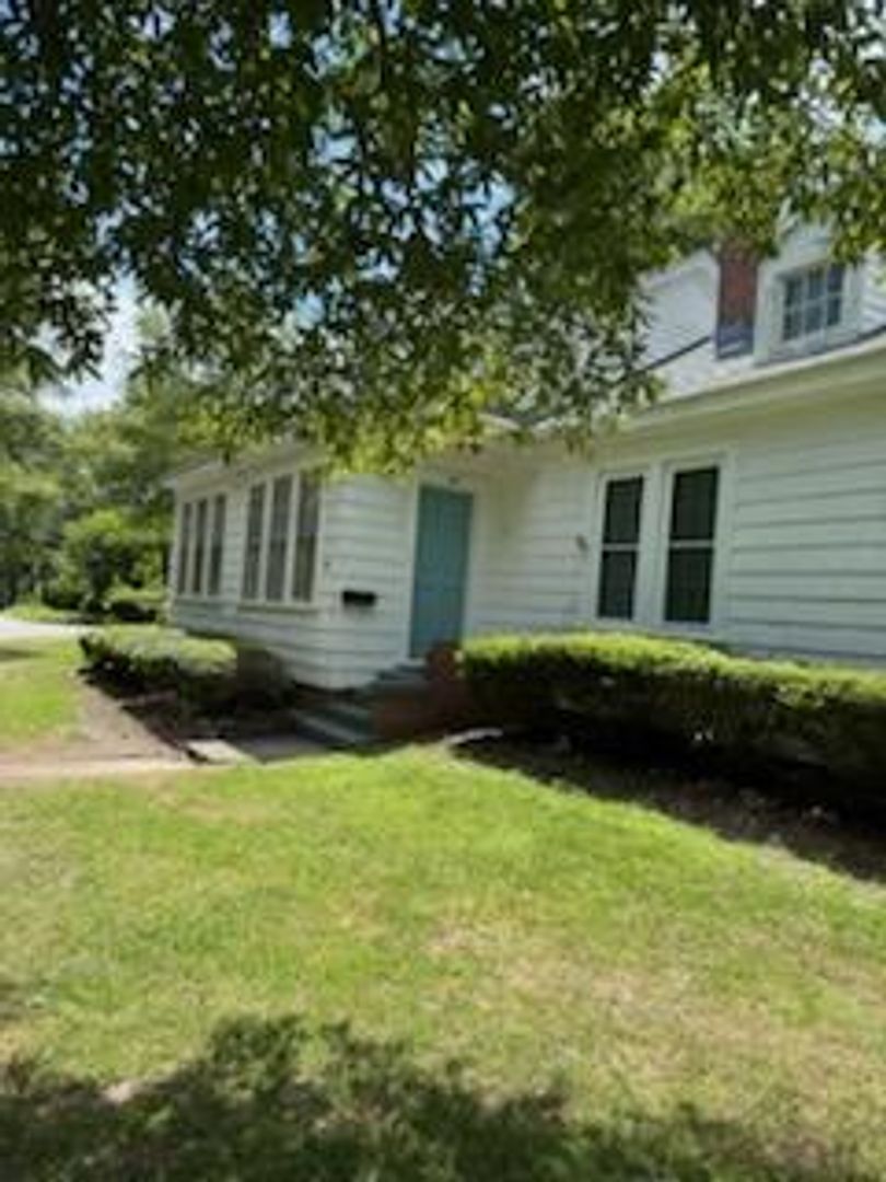 Greenville House: 1202 E Second St
