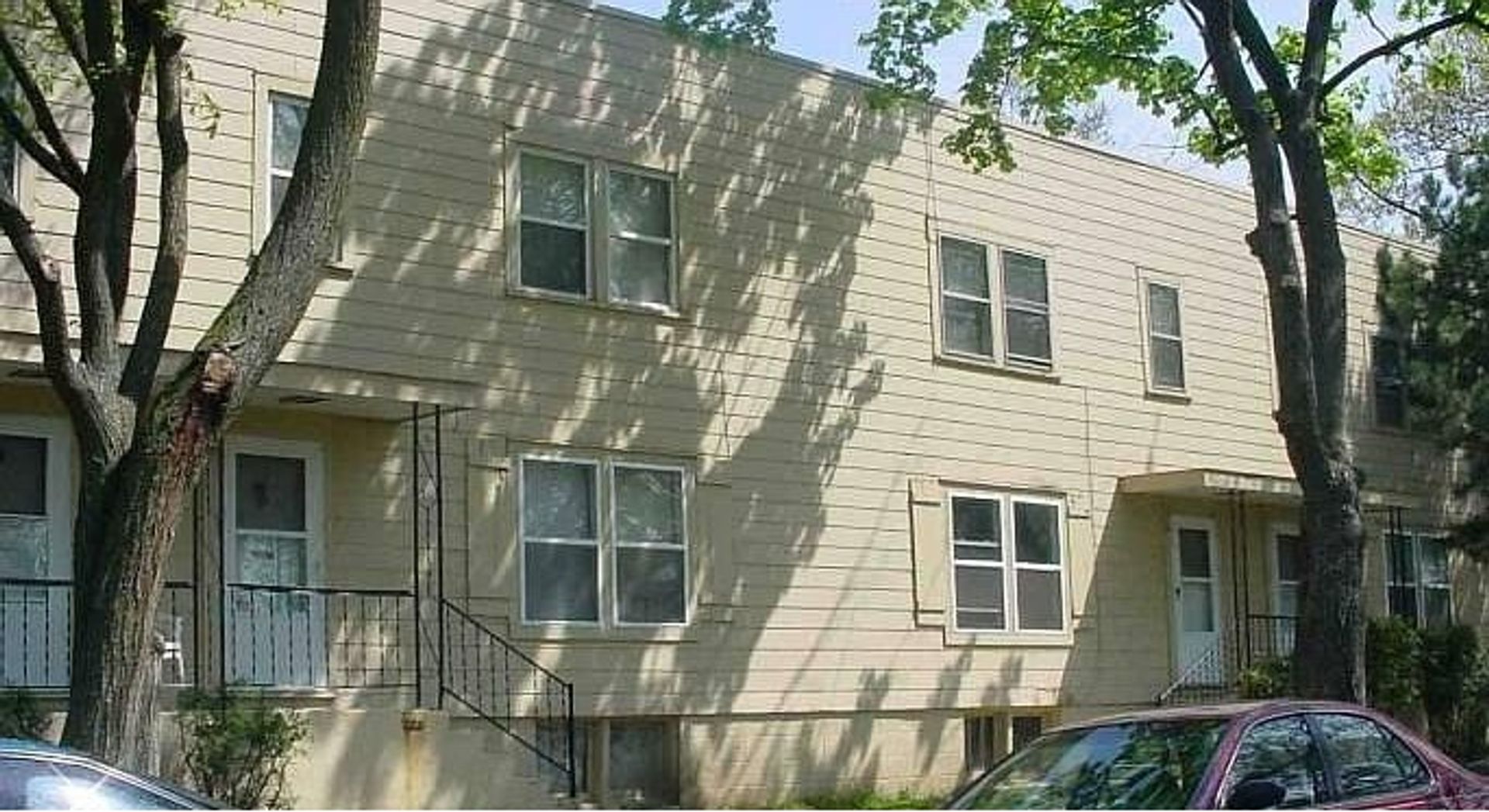 Waukegan Apartment: 514-522 Douglas