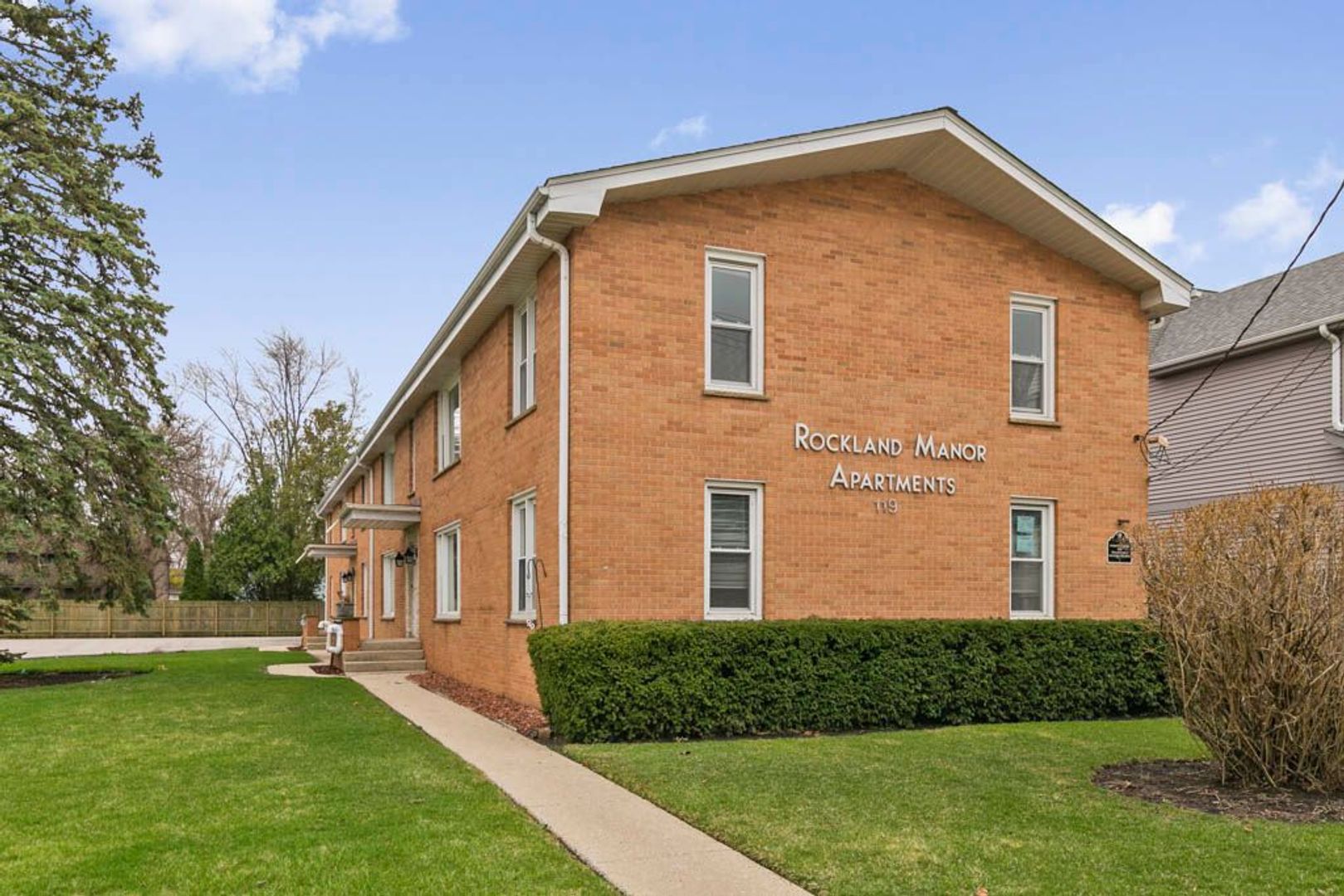 Libertyville Apartment: 119 Rockland Rd