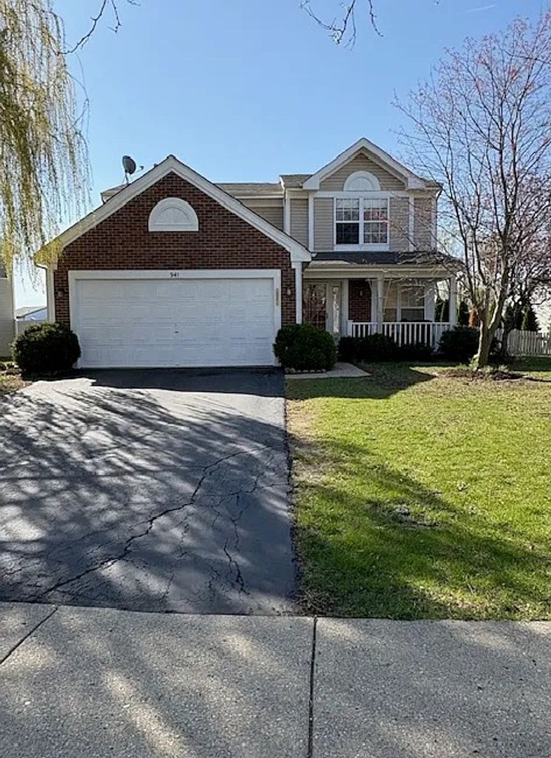 Round Lake Beach House: 941 Deer Trail