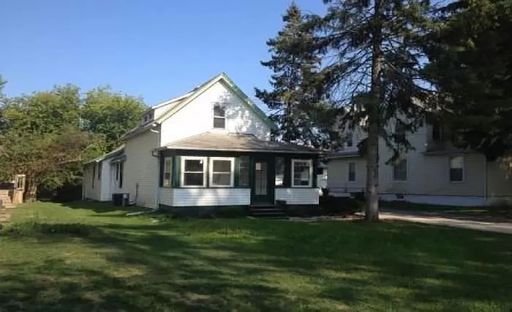3 bedroom/1 bath Waukegan home located on the North Side of Waukegan.